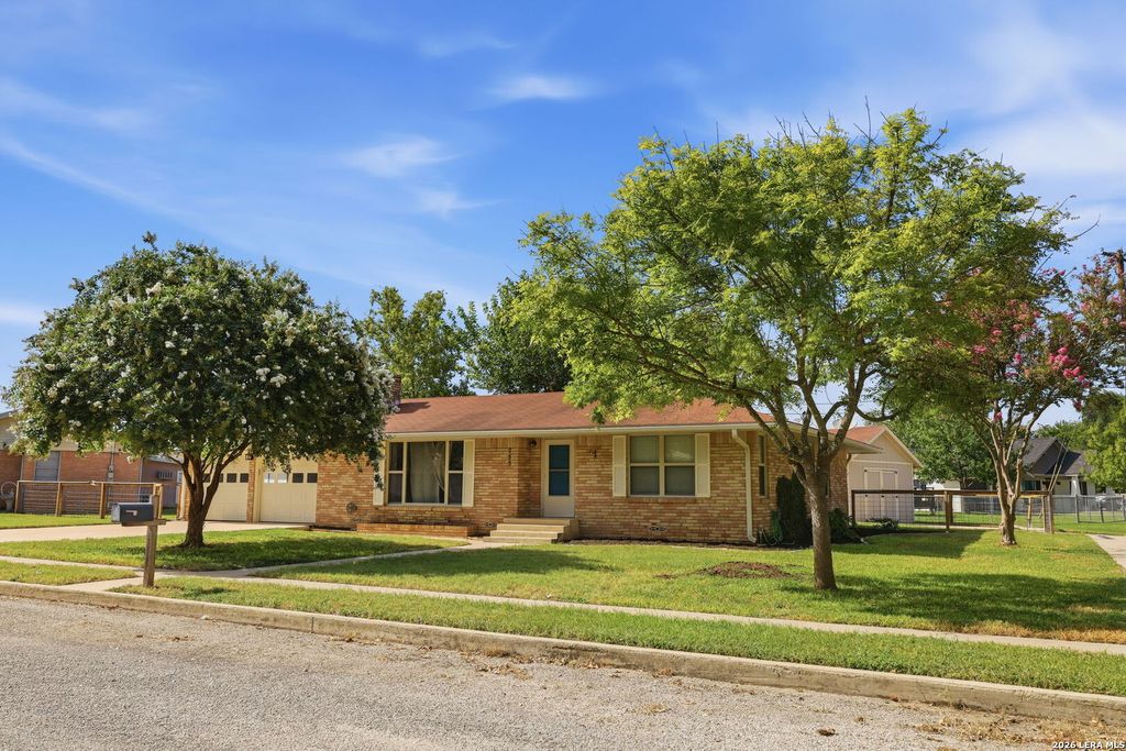 758 Carl Dr, New Braunfels, TX 78130