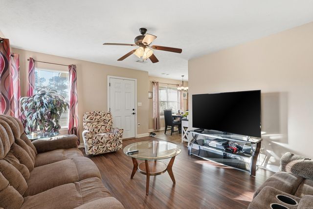 702 N Cedar St, Morrilton, AR 72110