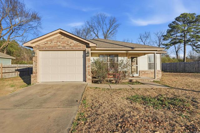 702 N Cedar St, Morrilton, AR 72110