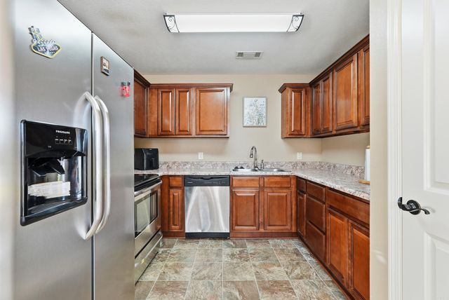 702 N Cedar St, Morrilton, AR 72110