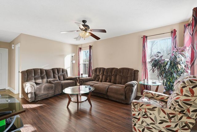 702 N Cedar St, Morrilton, AR 72110