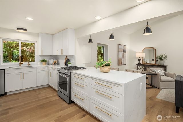 8539 SE 79th Place, Mercer Island, WA 98040