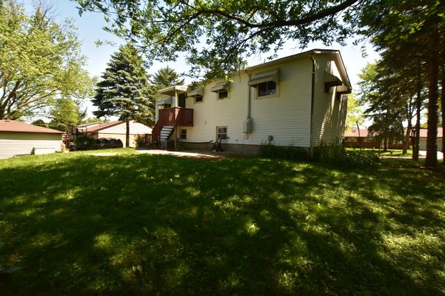 7852 Sprucewood Avenue, Woodridge, IL 60517