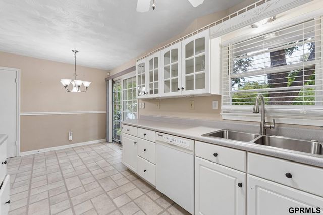 5834 Read Street, Omaha, NE 68152