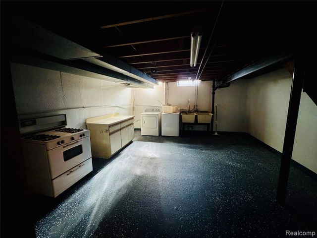 26032 Falmouth Drive, Warren, MI 48089