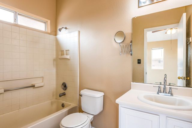 1543 Fox Hill Place SW, Albuquerque, NM 87121