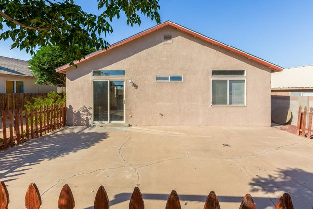 1543 Fox Hill Place SW, Albuquerque, NM 87121