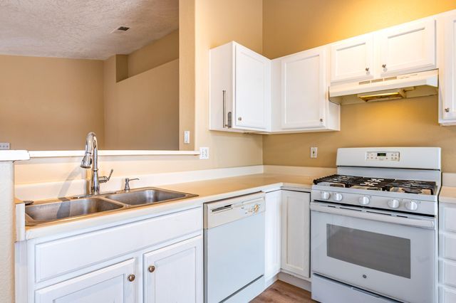 1543 Fox Hill Place SW, Albuquerque, NM 87121