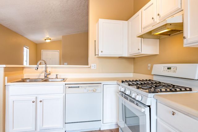 1543 Fox Hill Place SW, Albuquerque, NM 87121