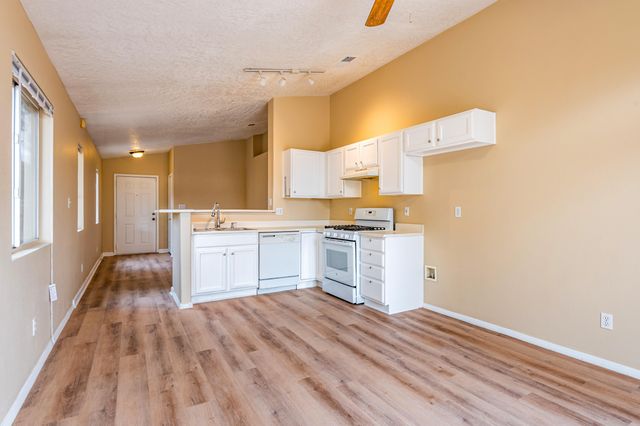 1543 Fox Hill Place SW, Albuquerque, NM 87121