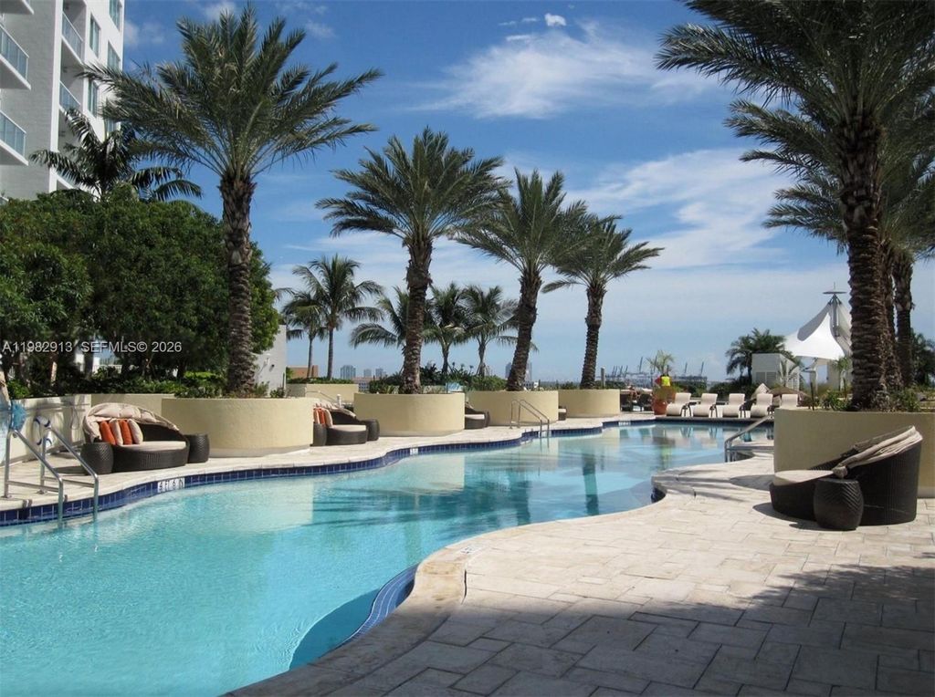 244 Biscayne Blvd 3305, Miami, FL 33132