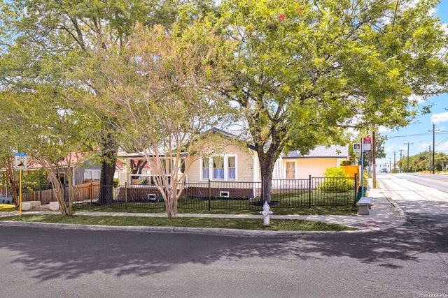 1036 W RUSSELL PL, San Antonio, TX 78212