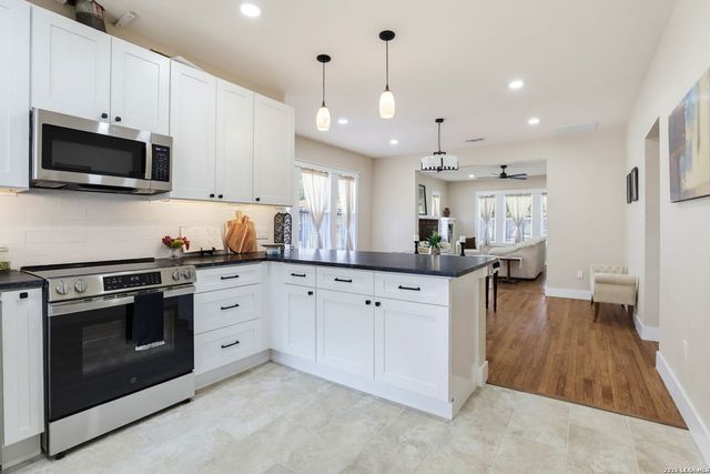1036 W RUSSELL PL, San Antonio, TX 78212