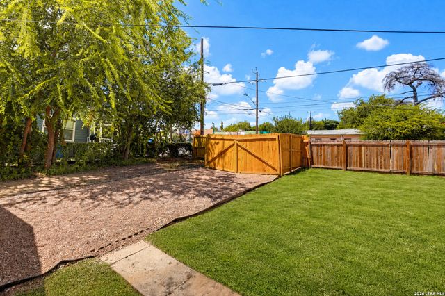 1036 W RUSSELL PL, San Antonio, TX 78212