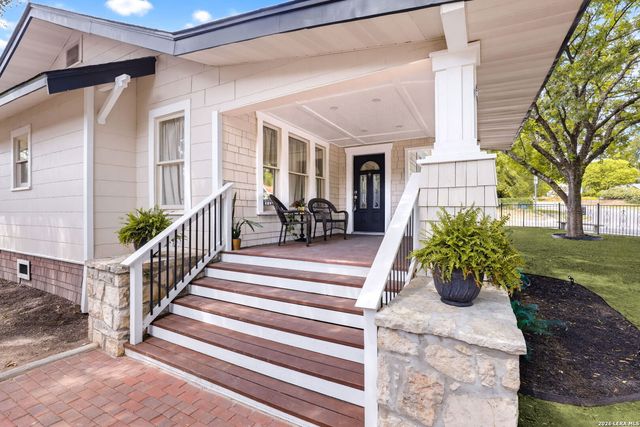 1036 W RUSSELL PL, San Antonio, TX 78212