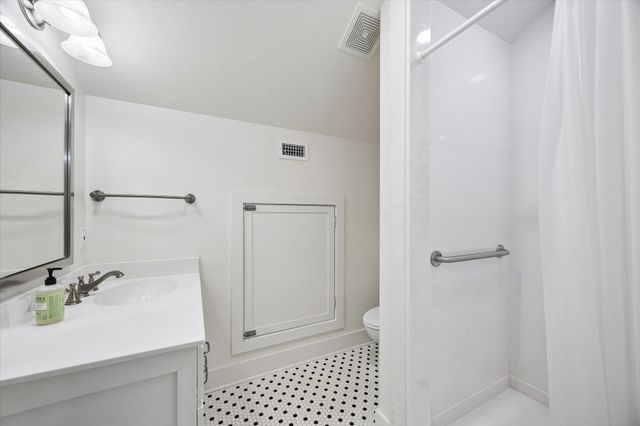 209 E Caney Street, Wharton, TX 77488