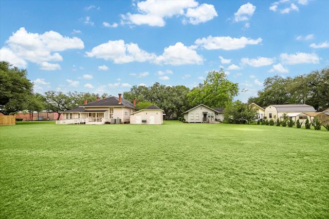 209 E Caney Street, Wharton, TX 77488