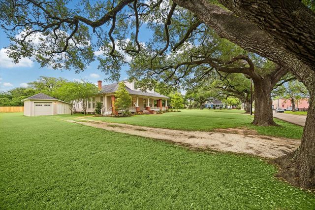 209 E Caney Street, Wharton, TX 77488