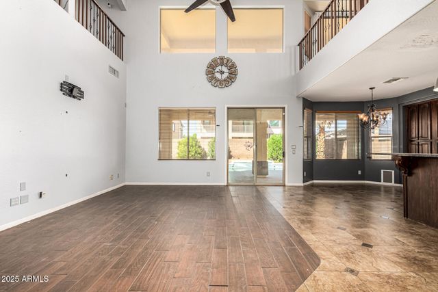 15826 W MERCER Lane, Surprise, AZ 85379