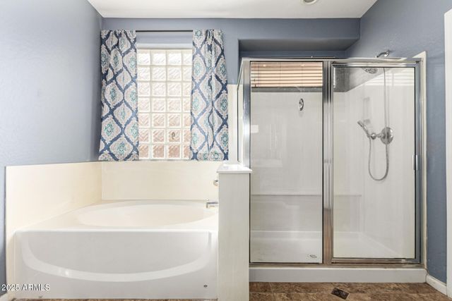 15826 W MERCER Lane, Surprise, AZ 85379