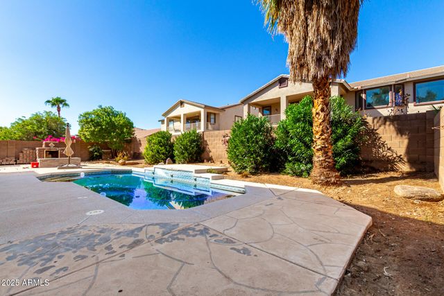 15826 W MERCER Lane, Surprise, AZ 85379