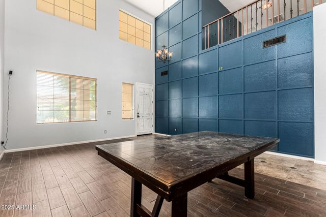 15826 W MERCER Lane, Surprise, AZ 85379