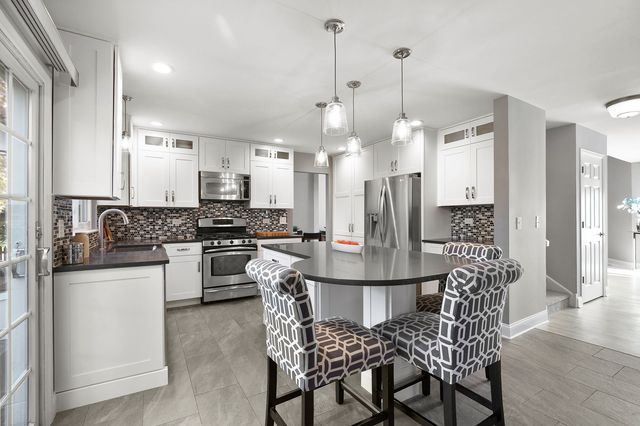 1439 Churchill Lane, Grayslake, IL 60030