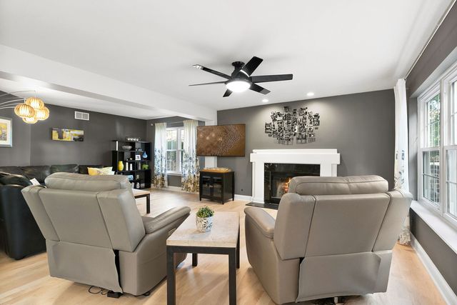 1439 Churchill Lane, Grayslake, IL 60030