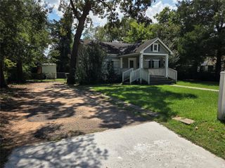 417 W Lewis Street W, Conroe, TX 77301