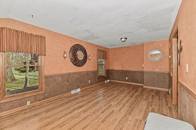 S94W26995 Linden COURT, Mukwonago, WI 53149