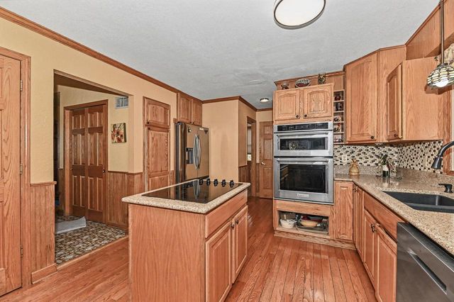 S94W26995 Linden COURT, Mukwonago, WI 53149