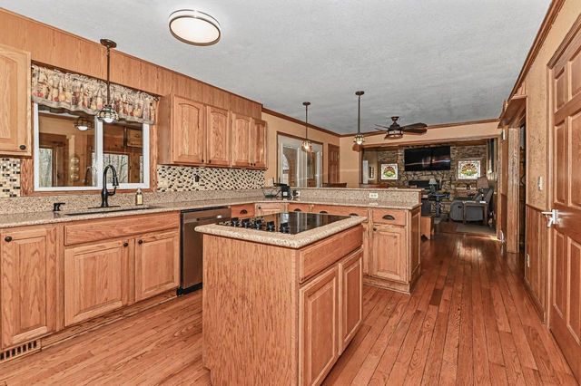 S94W26995 Linden COURT, Mukwonago, WI 53149