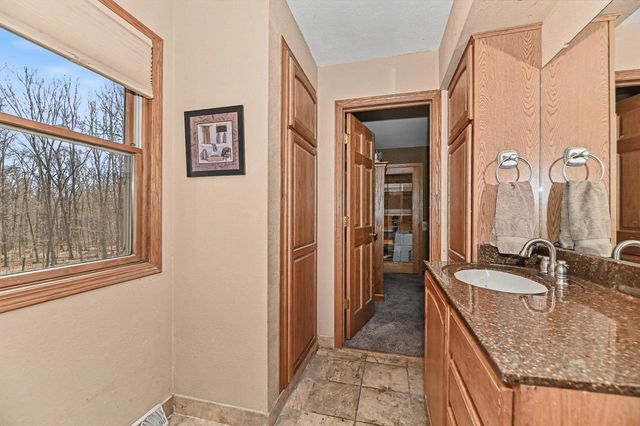 S94W26995 Linden COURT, Mukwonago, WI 53149