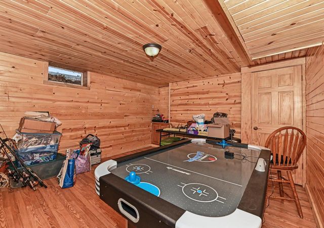 S94W26995 Linden COURT, Mukwonago, WI 53149