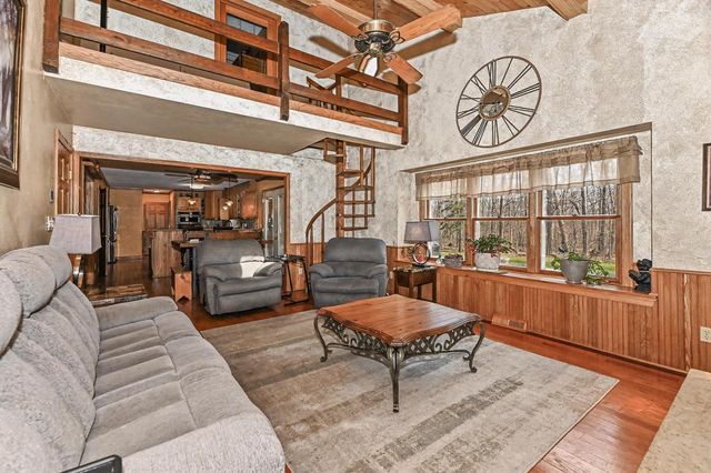 S94W26995 Linden COURT, Mukwonago, WI 53149