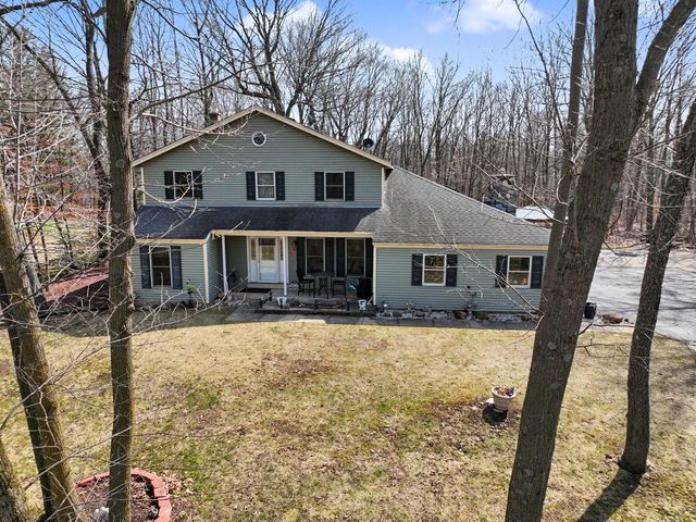 S94W26995 Linden COURT, Mukwonago, WI 53149