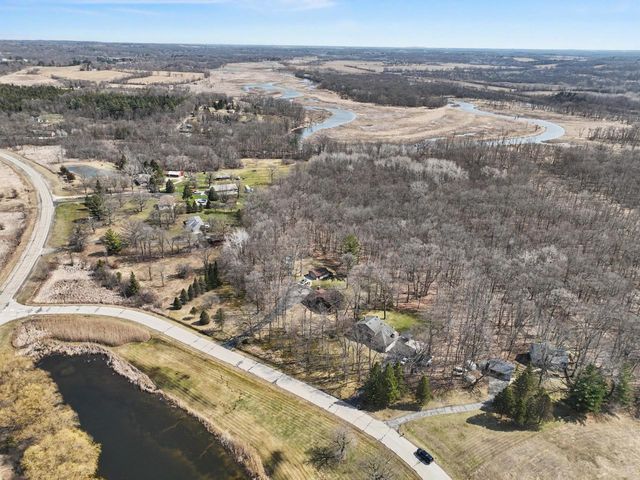 S94W26995 Linden COURT, Mukwonago, WI 53149