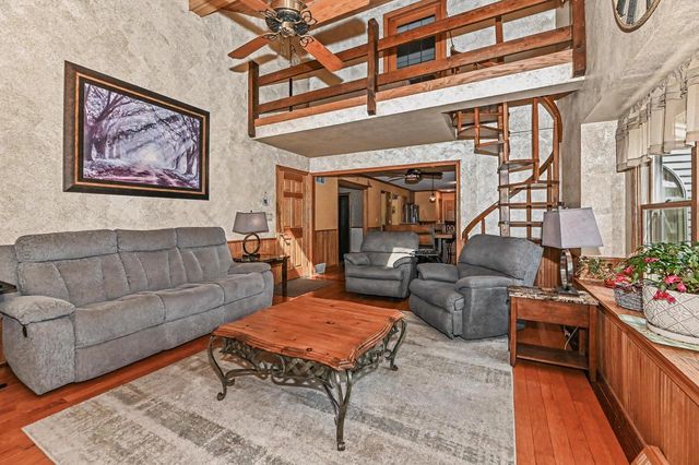 S94W26995 Linden COURT, Mukwonago, WI 53149