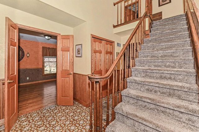 S94W26995 Linden COURT, Mukwonago, WI 53149