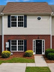 387 Brookview Drive, Riverdale, GA 30274
