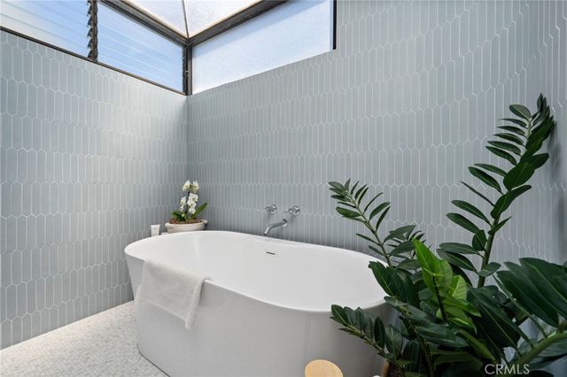 320 Via Lido Nord 3, Newport Beach, CA 92663