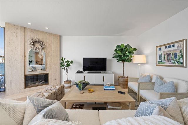 320 Via Lido Nord 3, Newport Beach, CA 92663