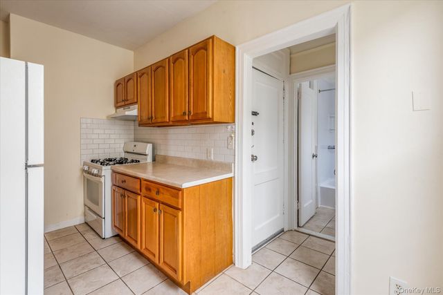 71-06 Grand Avenue 3F, Maspeth, NY 11378
