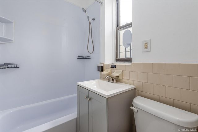 71-06 Grand Avenue 3F, Maspeth, NY 11378