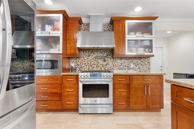 7111 Bamboo St, Miami Lakes, FL 33014