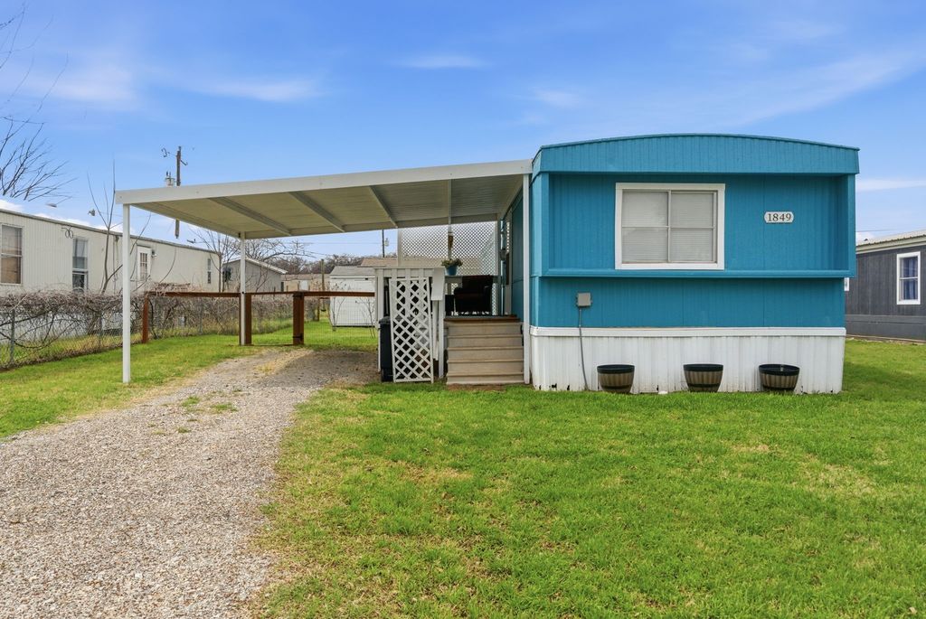 1849 Coral Road, Pelican Bay, TX 76020