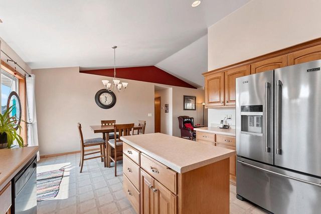 5056 SNAPDRAGON CIRCLE, Little Suamico, WI 54141