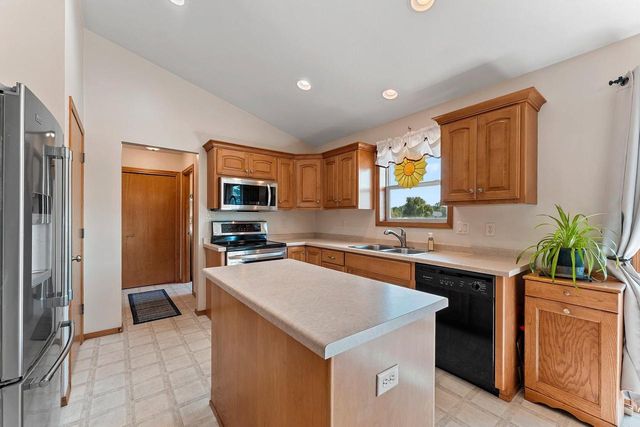 5056 SNAPDRAGON CIRCLE, Little Suamico, WI 54141