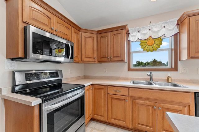 5056 SNAPDRAGON CIRCLE, Little Suamico, WI 54141
