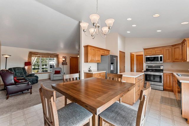 5056 SNAPDRAGON CIRCLE, Little Suamico, WI 54141